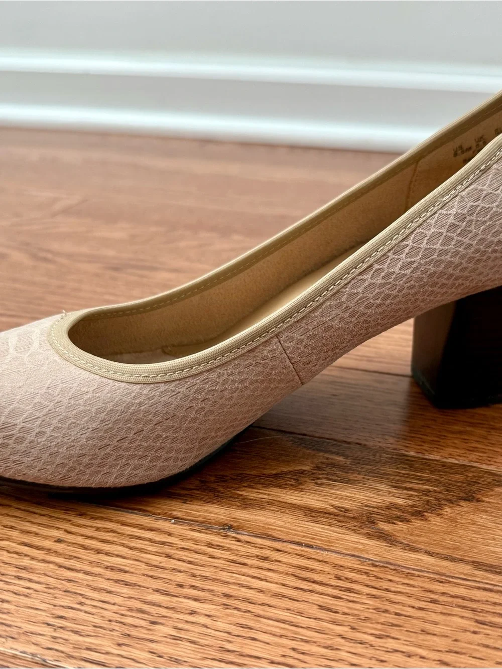Naturalizer Women's Cream Textured Block Heel Pump, 8.5